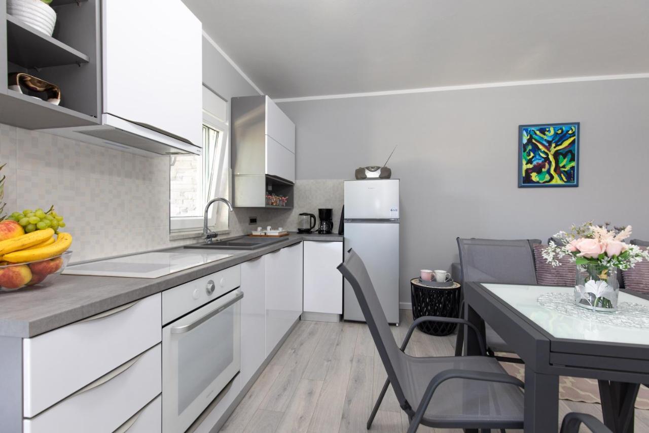 Apartment Odore Di Mare With Beautiful Garden Krk Town Buitenkant foto